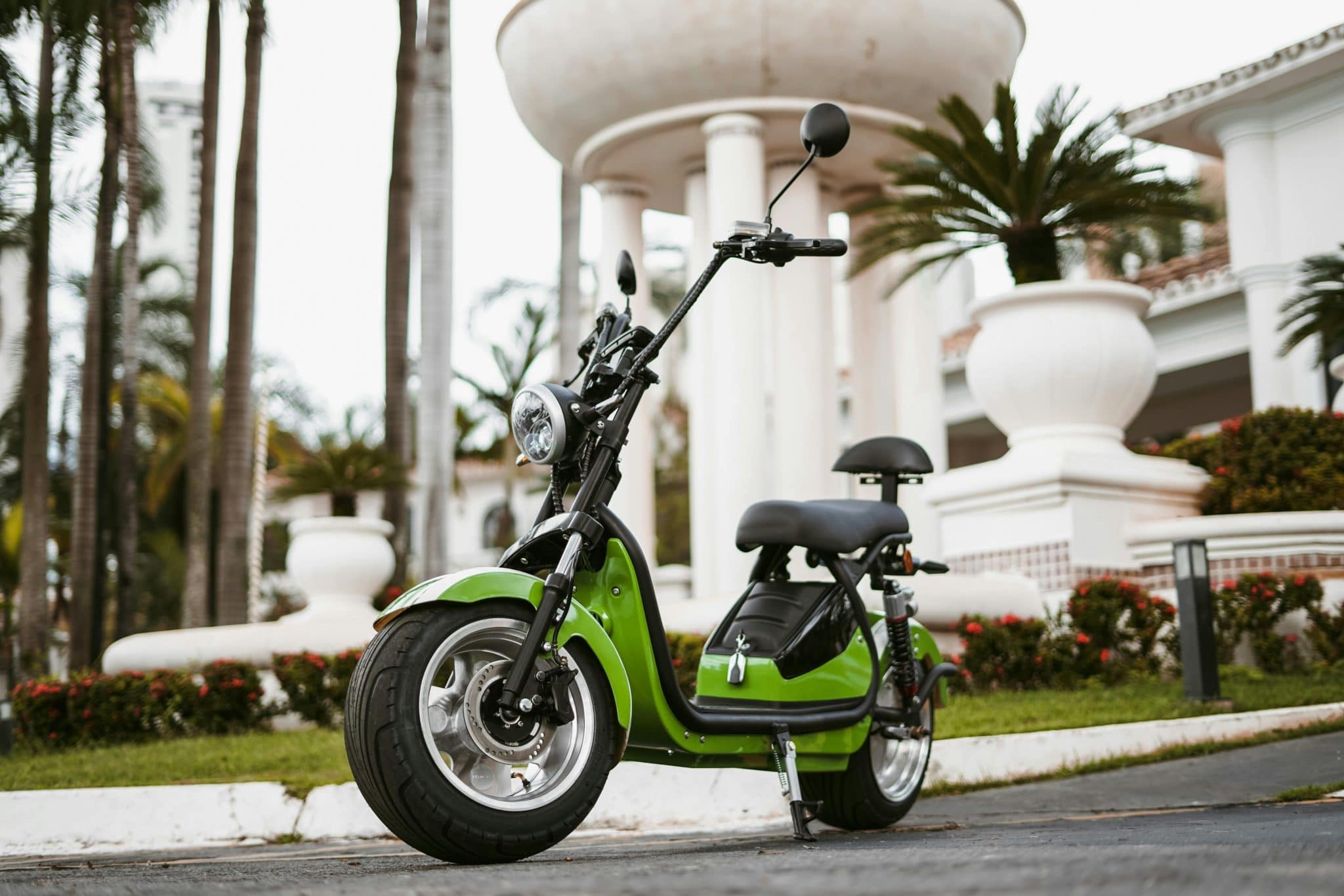 Urban Commuters Embrace Foldable Electric Bikes