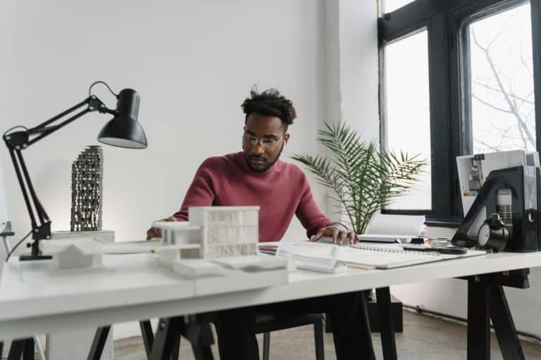 E-readers mimicking the feel of real paper