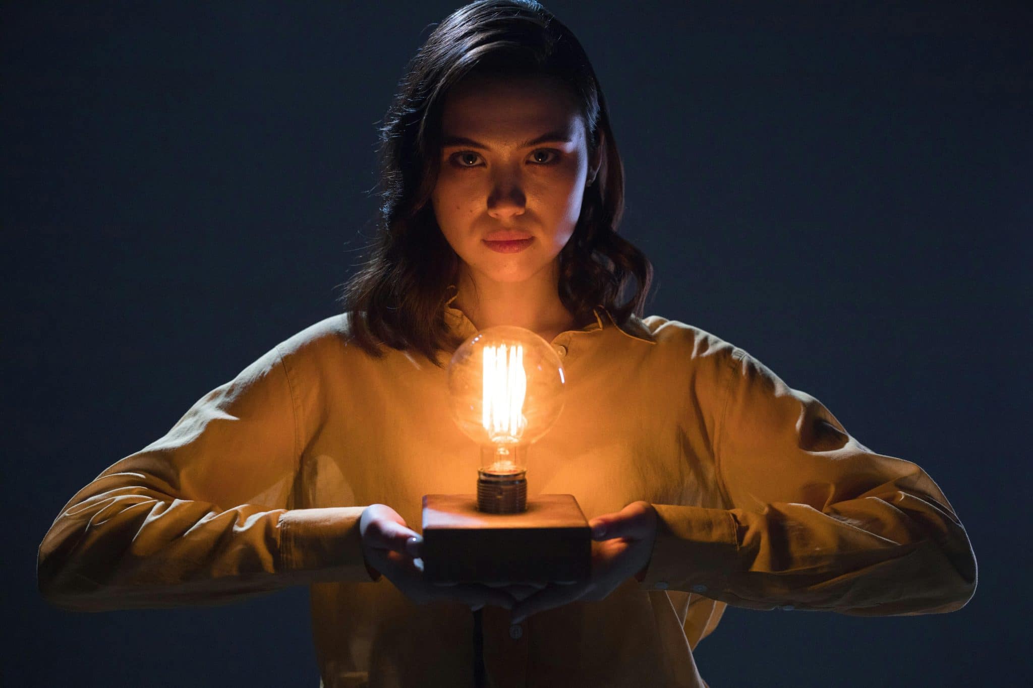 Light bulbs changing color and mood with a tap
