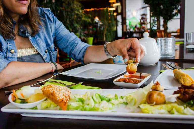 Food Allergies in Restaurants: Dining Out Safely with Dietary Restrictions